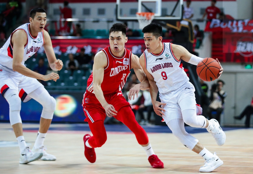 爱游戏体育-广州队完胜深圳队，福克斯统治全场