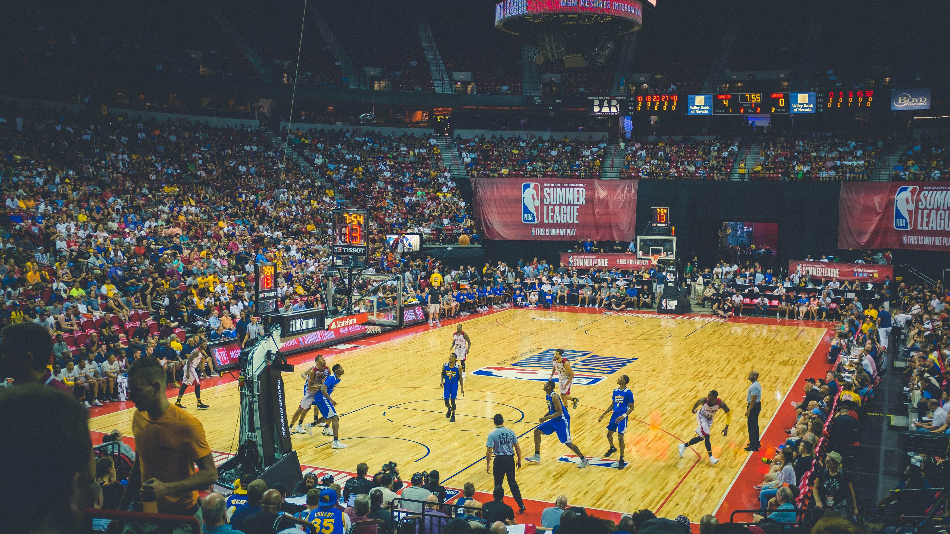 爱游戏tv-从挪威峡湾到梅阿查，一场淘汰赛揭示的足球周期律