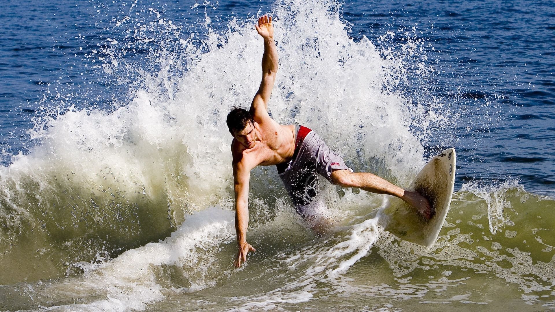 爱游戏tv-非洲雄鹰逆风翱翔，韩国新星闪耀全场—尼日利亚逆转突尼斯，李刚仁成全场焦点